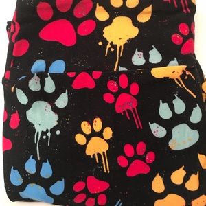 🦄 paw print LuLaRoe OS leggings. 🦄